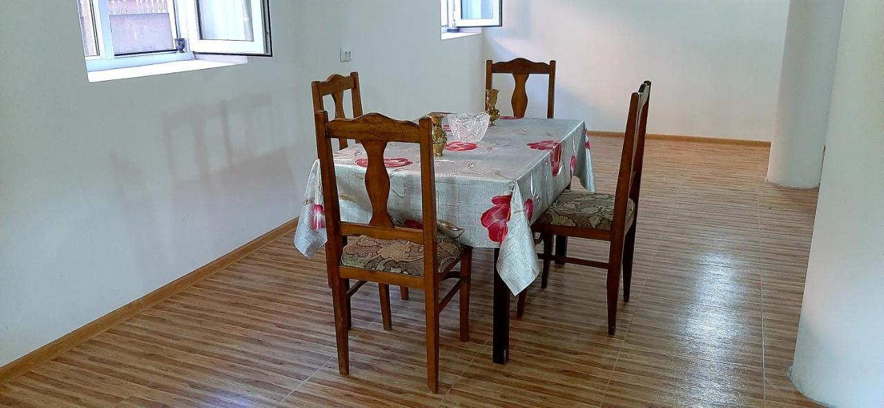 Victoria Guesthouse Kutaisi Bagian luar foto