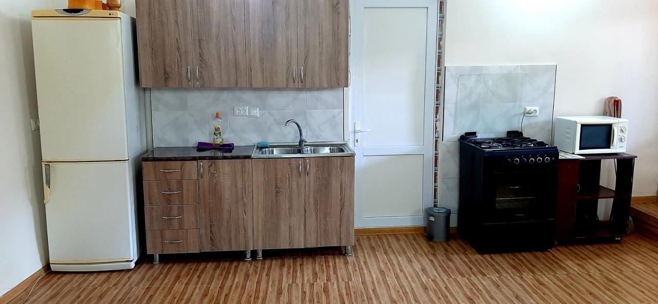 Victoria Guesthouse Kutaisi Bagian luar foto