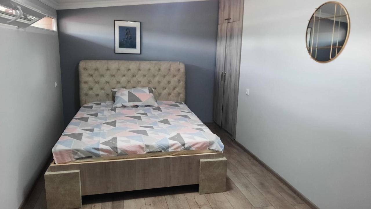 Victoria Guesthouse Kutaisi Bagian luar foto