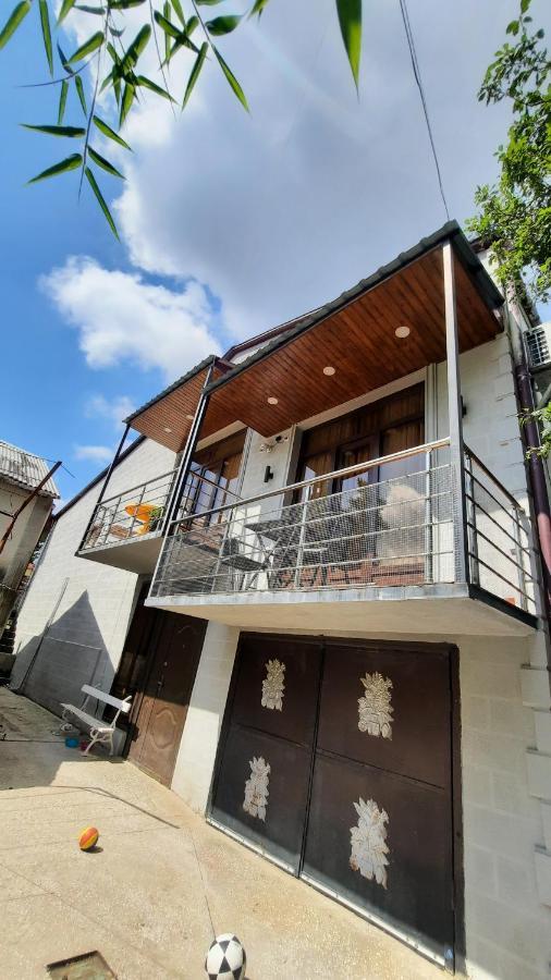 Victoria Guesthouse Kutaisi Bagian luar foto